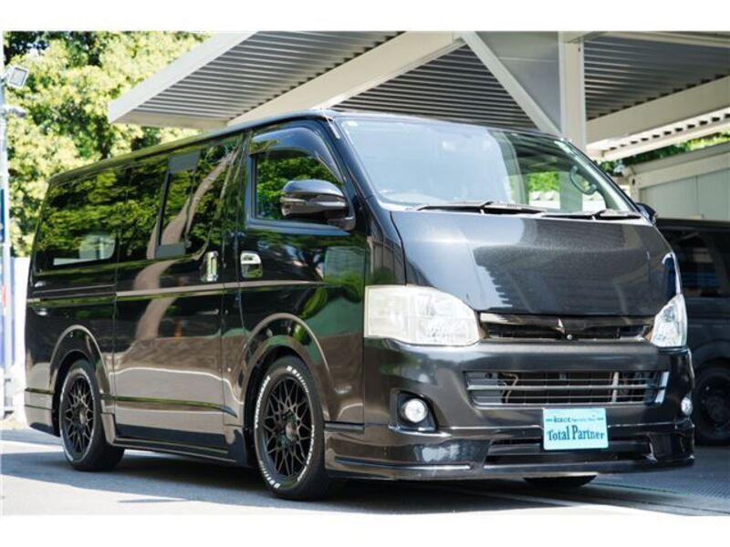 TOYOTA HIACE VAN