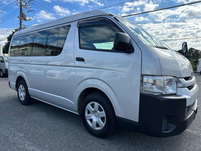 TOYOTA HIACE