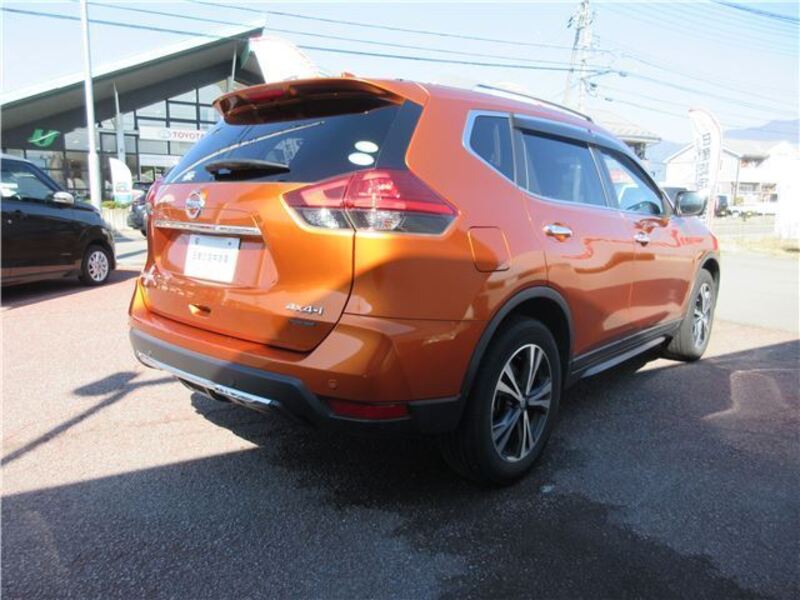 X-TRAIL