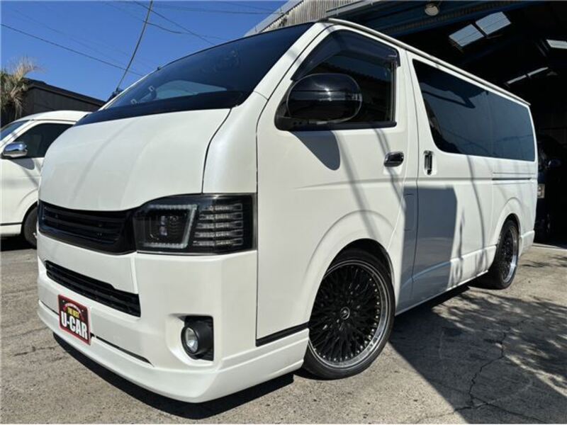 TOYOTA HIACE VAN
