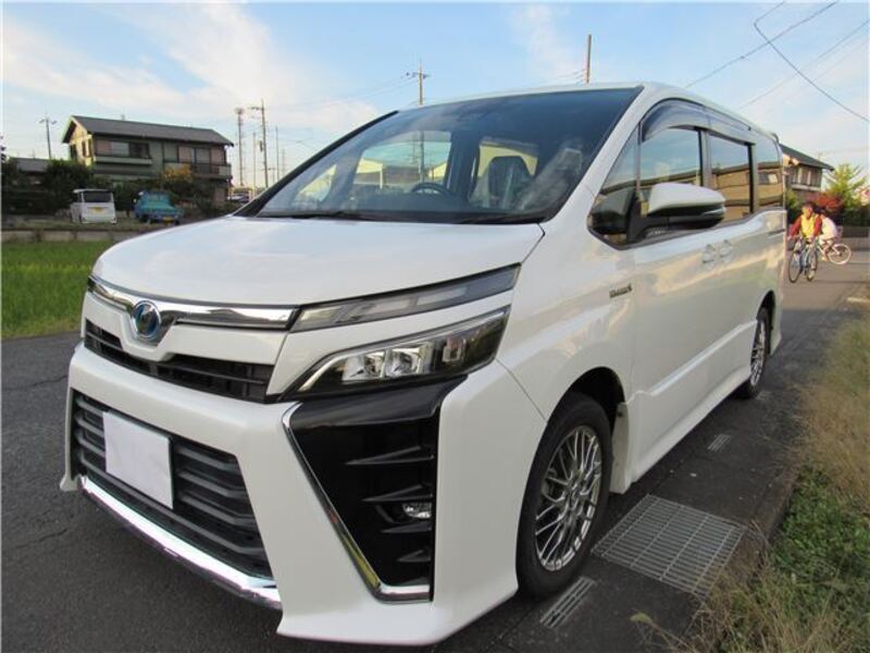 TOYOTA VOXY