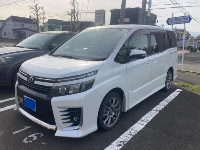 TOYOTA VOXY