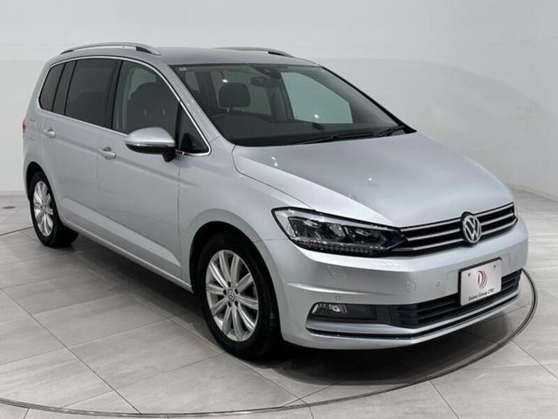 VOLKSWAGEN GOLF TOURAN