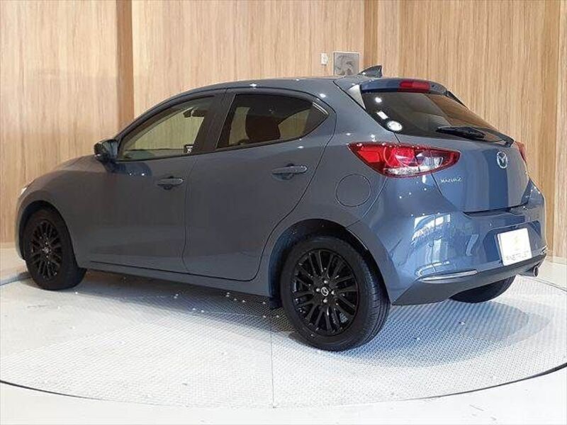 MAZDA2