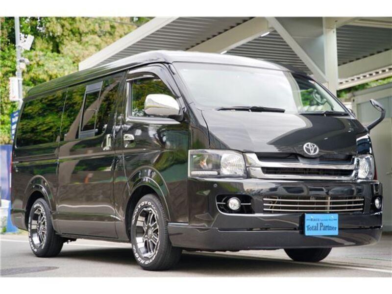 TOYOTA HIACE VAN