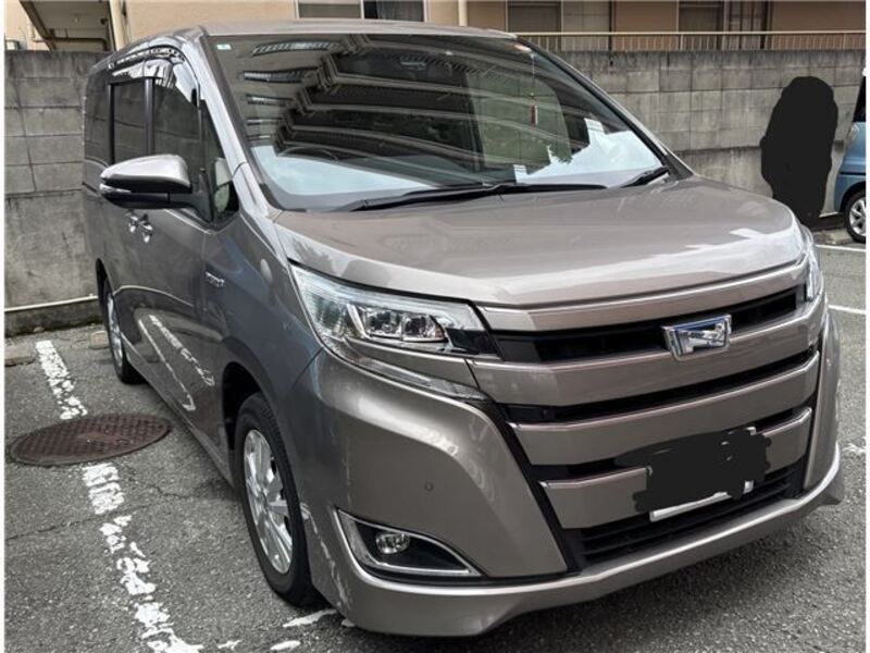 TOYOTA NOAH