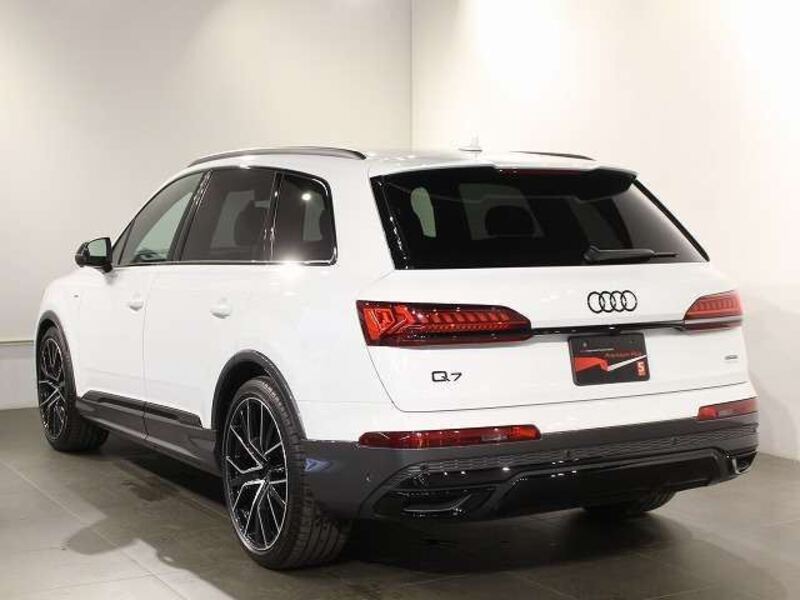 Q7