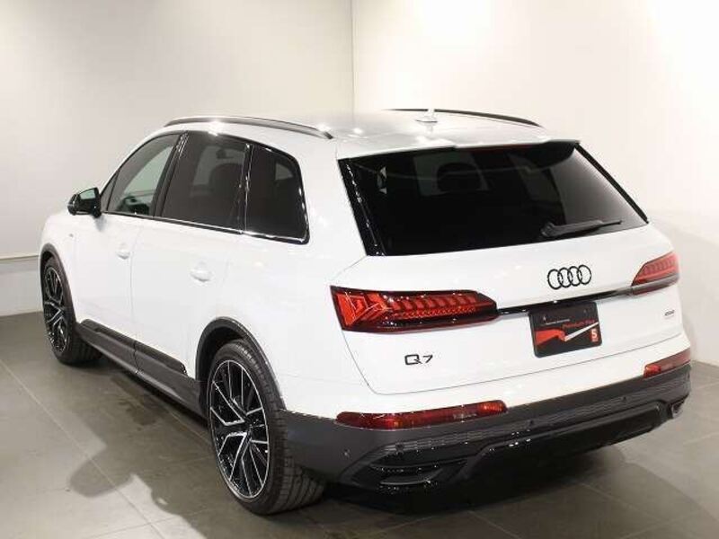 Q7