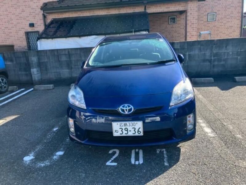 TOYOTA PRIUS