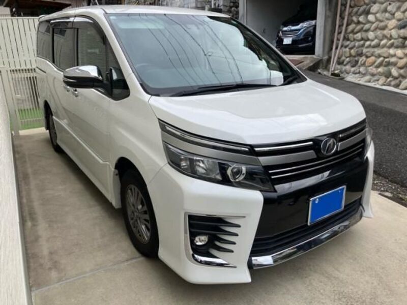 TOYOTA VOXY