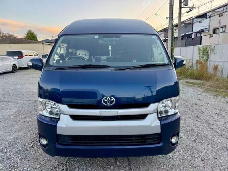 HIACE COMMUTER