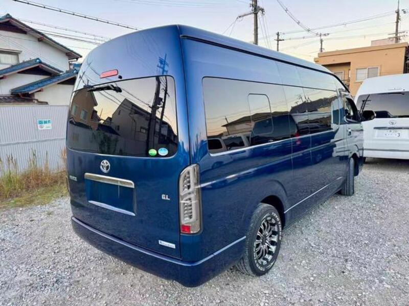HIACE COMMUTER