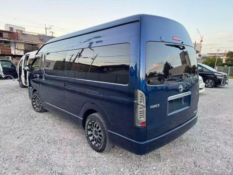 HIACE COMMUTER