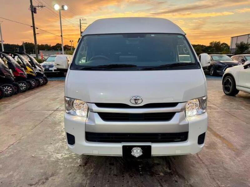 HIACE COMMUTER