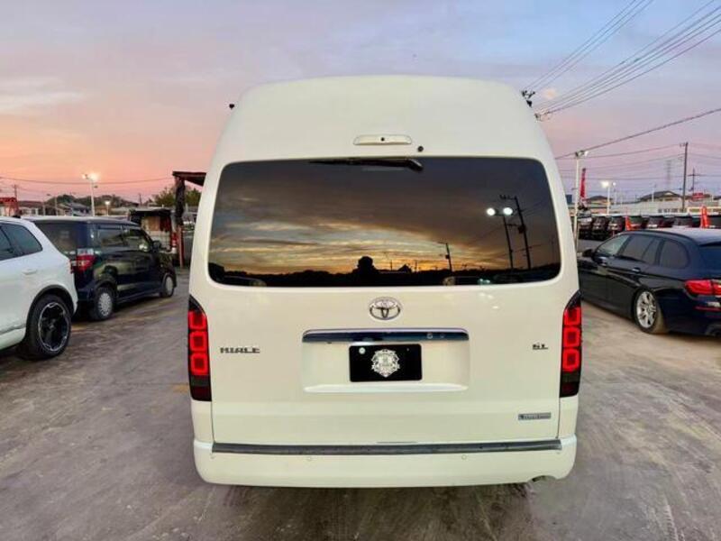 HIACE COMMUTER
