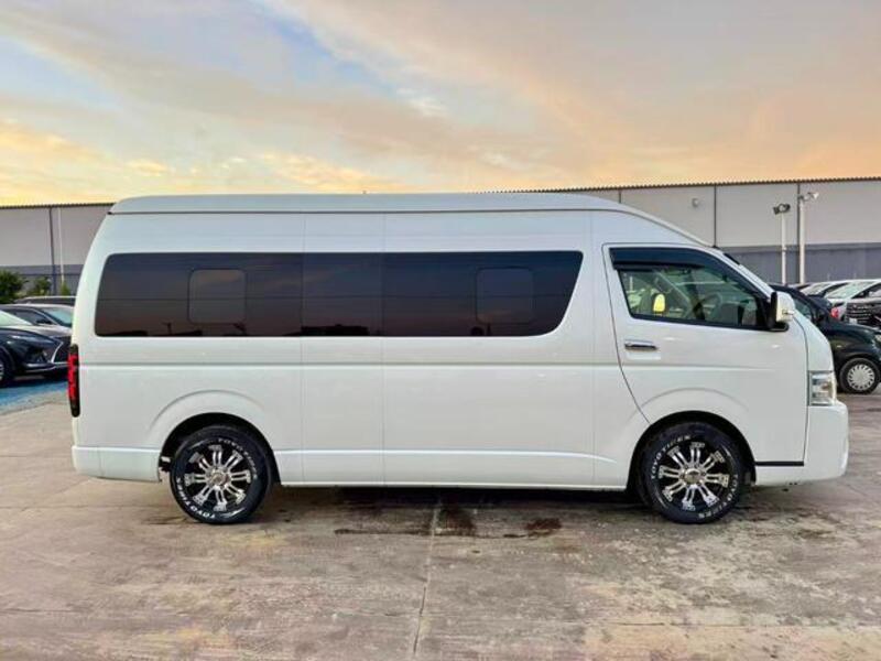 HIACE COMMUTER