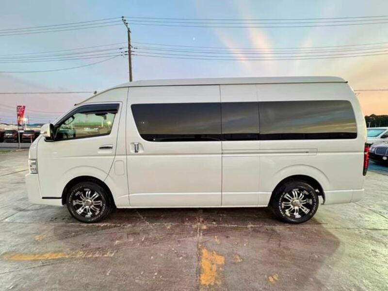 HIACE COMMUTER