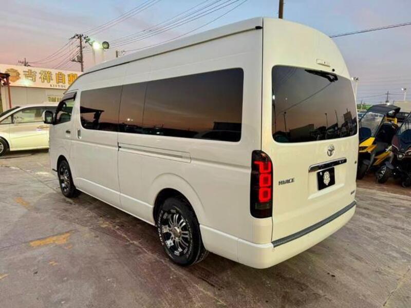 HIACE COMMUTER