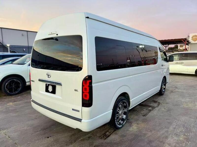 HIACE COMMUTER