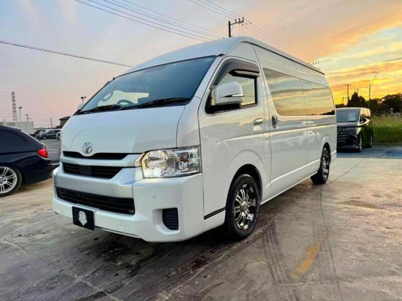 TOYOTA HIACE COMMUTER