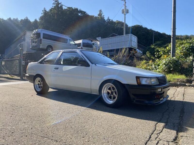 COROLLA LEVIN