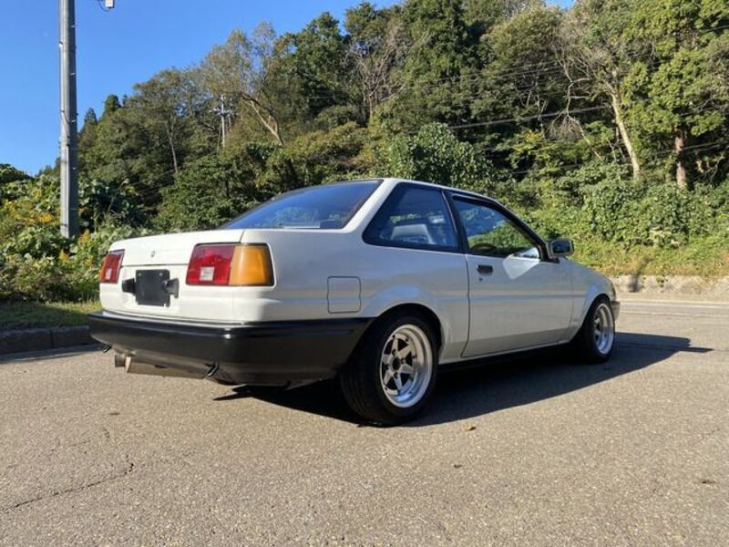 COROLLA LEVIN