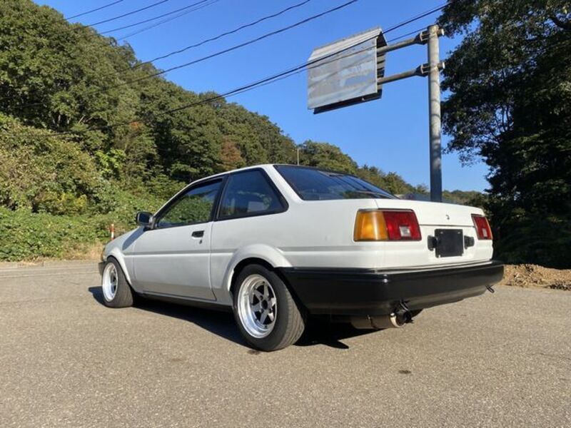COROLLA LEVIN