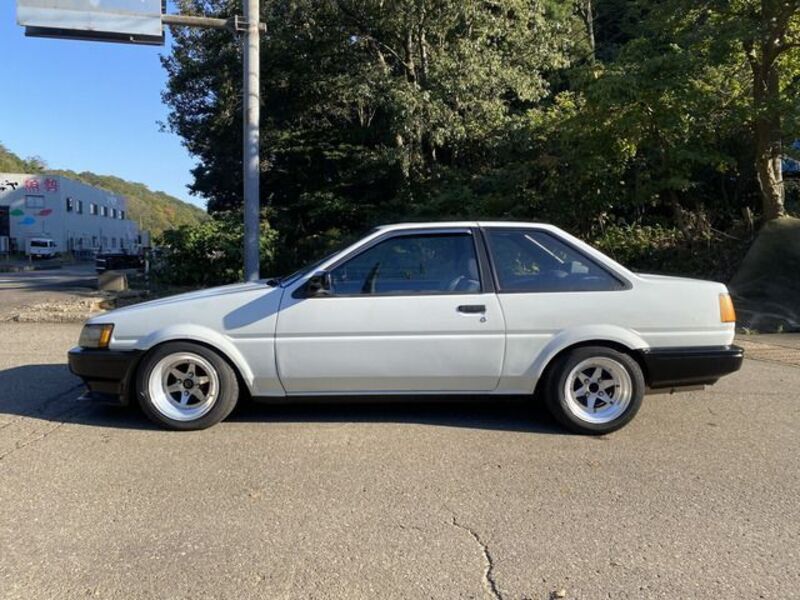 COROLLA LEVIN