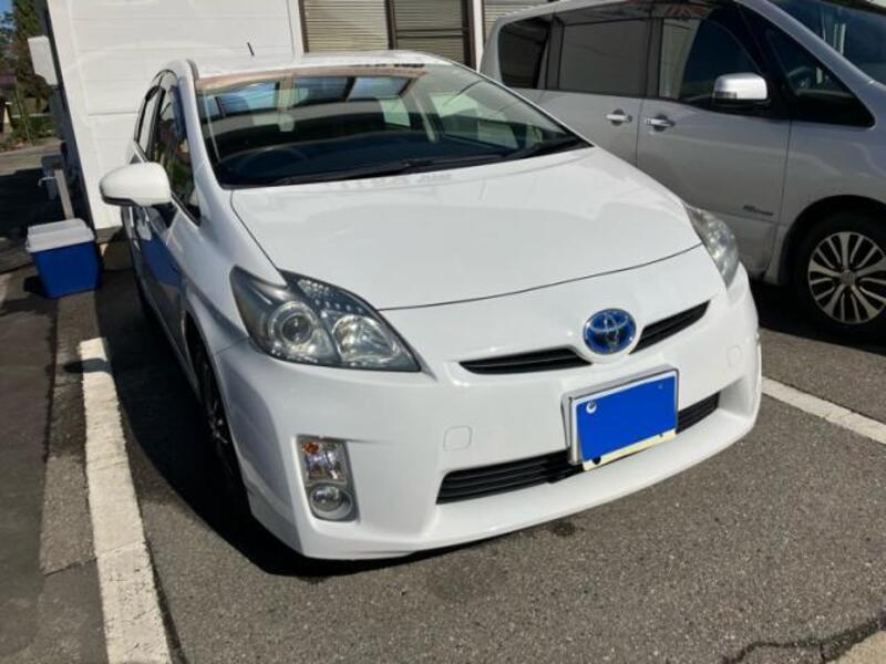 TOYOTA PRIUS