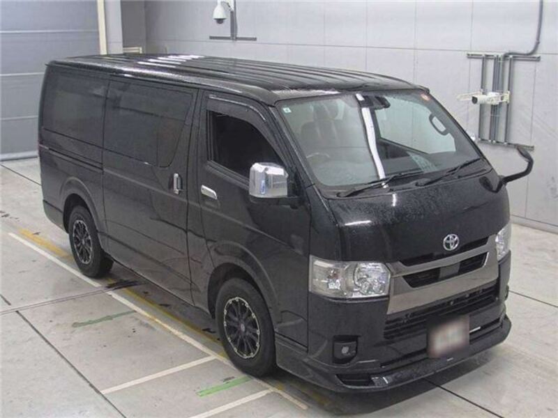 TOYOTA HIACE