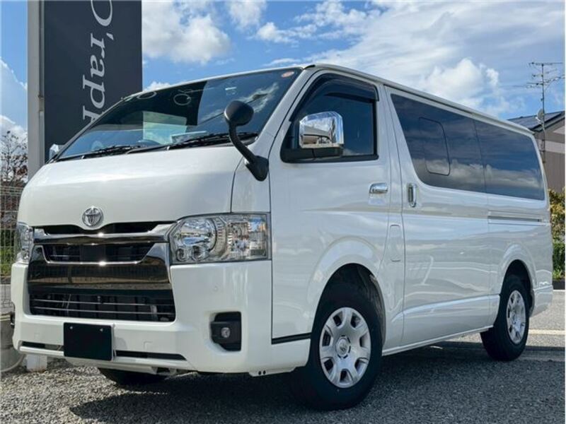 TOYOTA HIACE