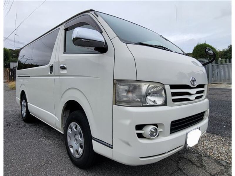 TOYOTA HIACE