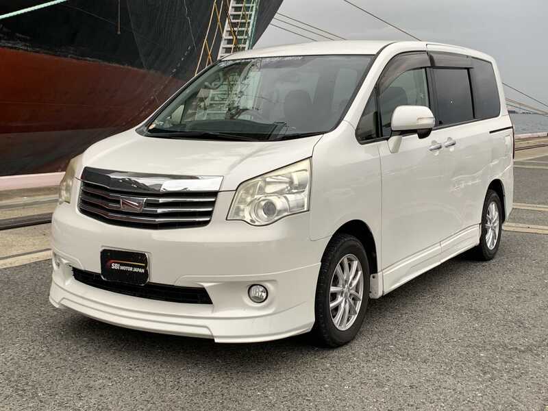 TOYOTA NOAH
