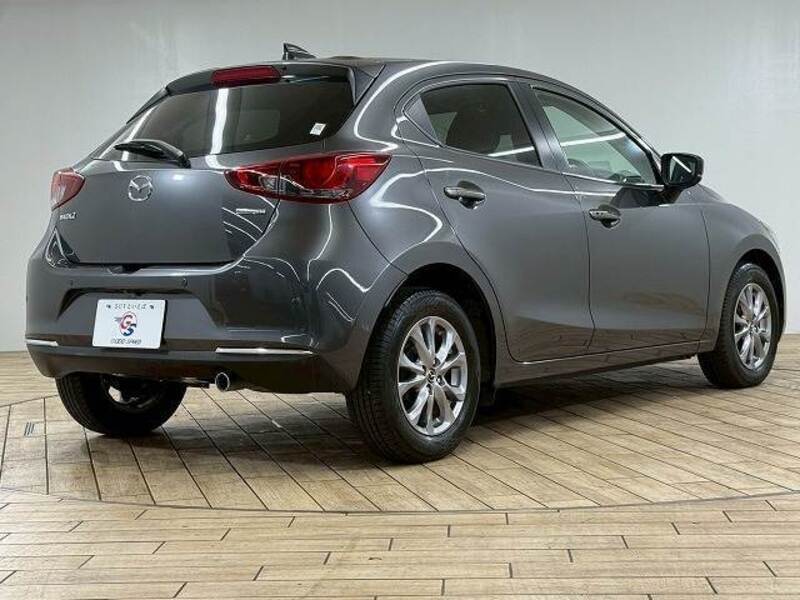 MAZDA2