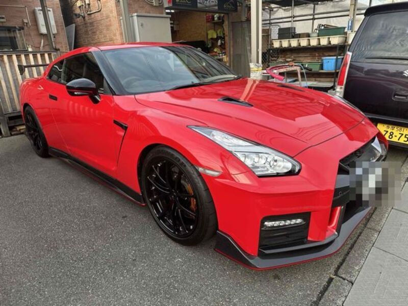 NISSAN GT-R