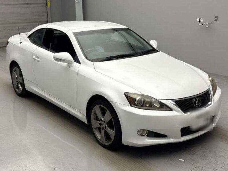 LEXUS IS