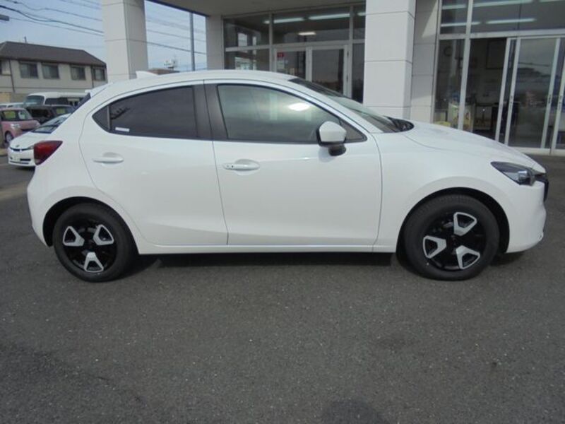 MAZDA2