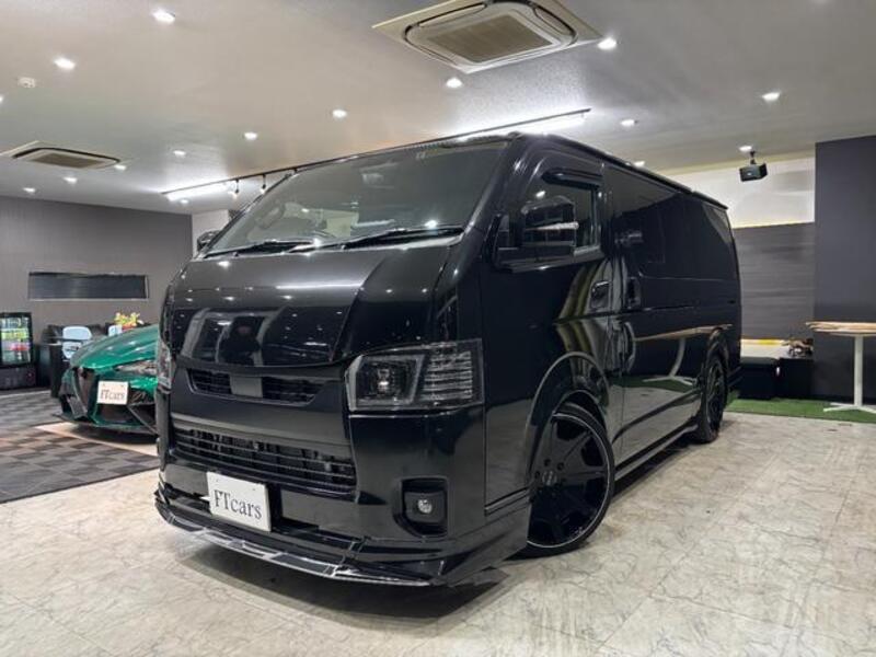 TOYOTA HIACE VAN