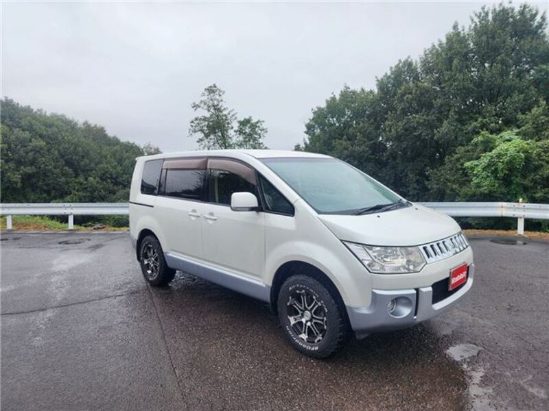 MITSUBISHI DELICA D5