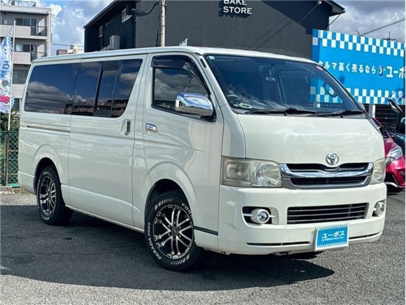 TOYOTA HIACE