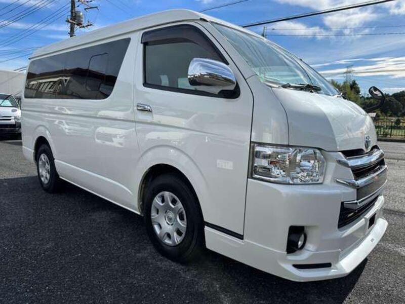 TOYOTA HIACE