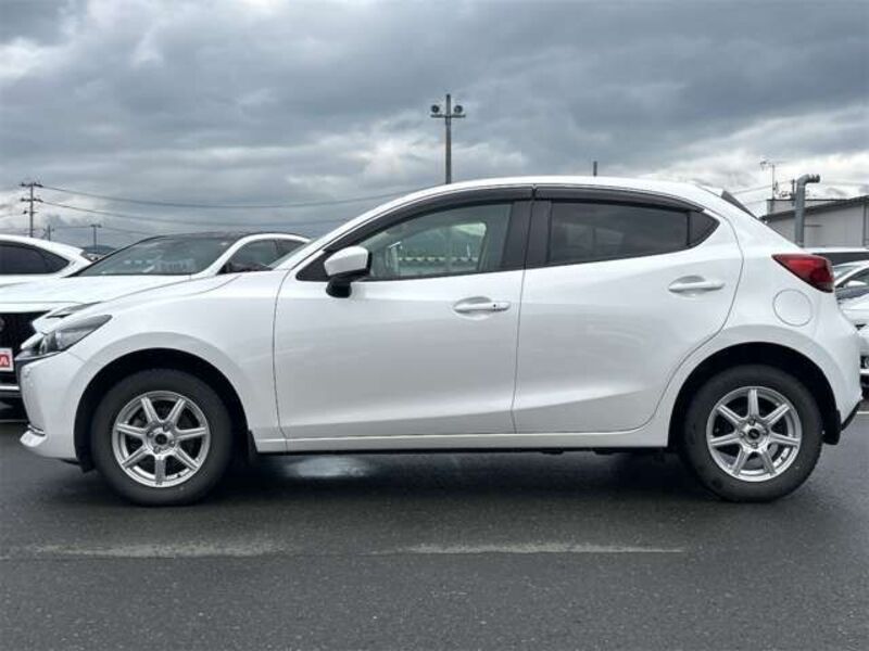 MAZDA2