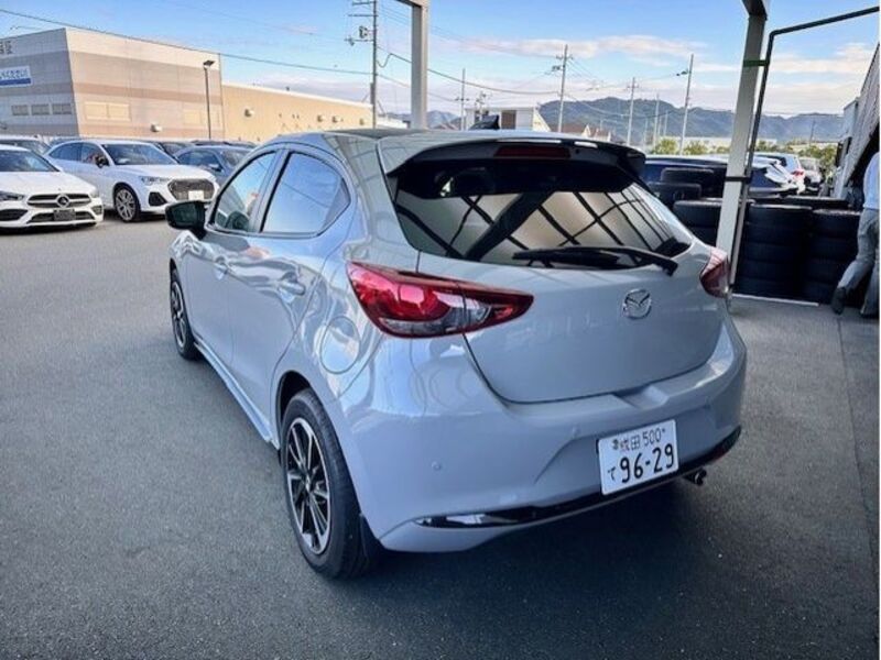 MAZDA2