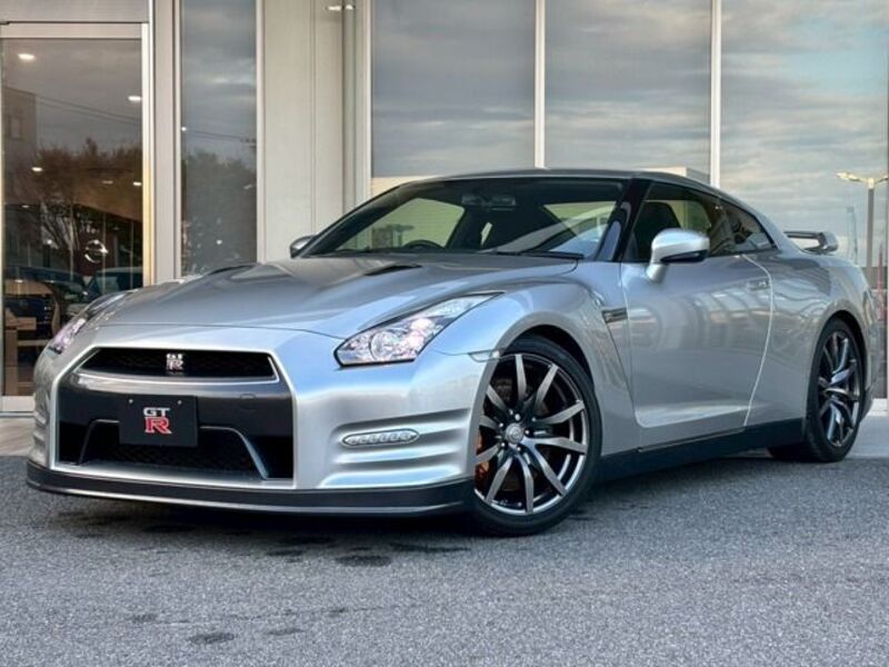 NISSAN GT-R