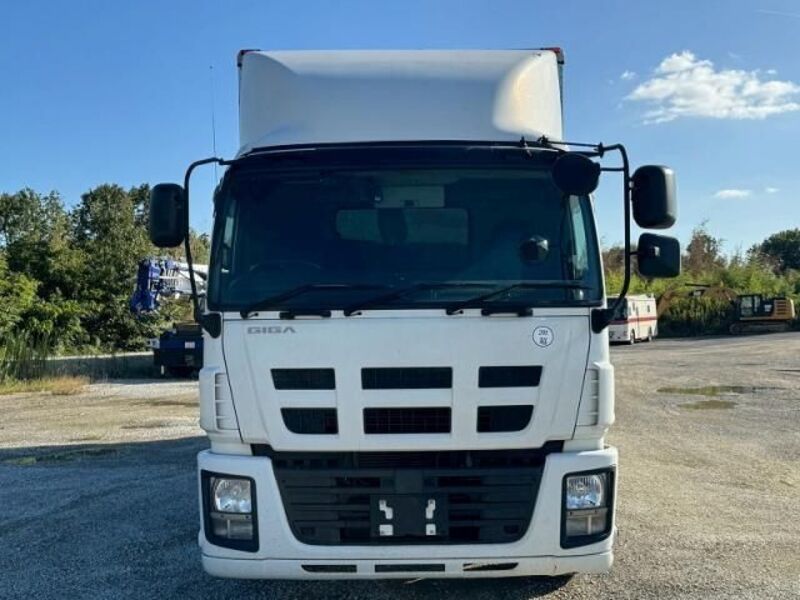 ISUZU GIGA