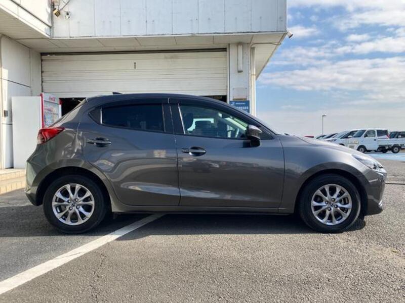 MAZDA2