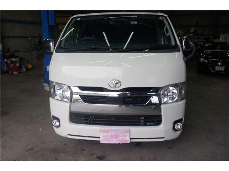 TOYOTA HIACE