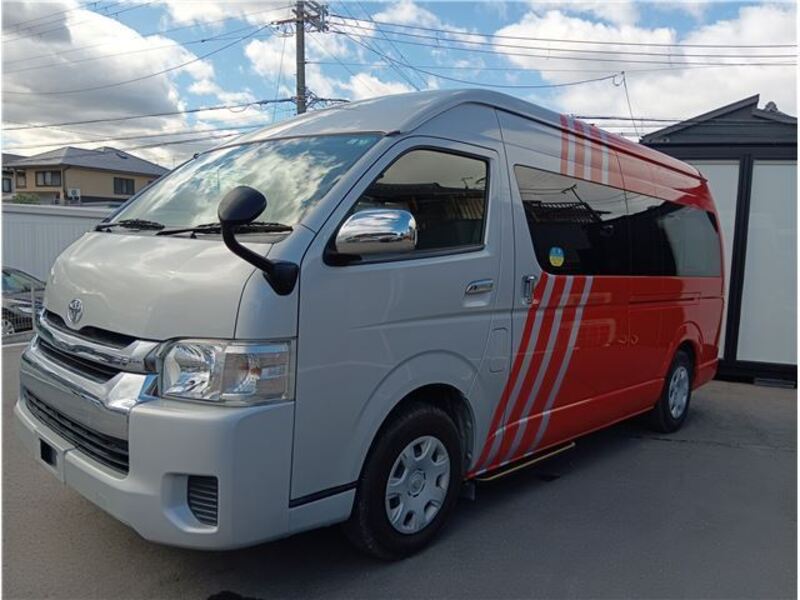TOYOTA HIACE