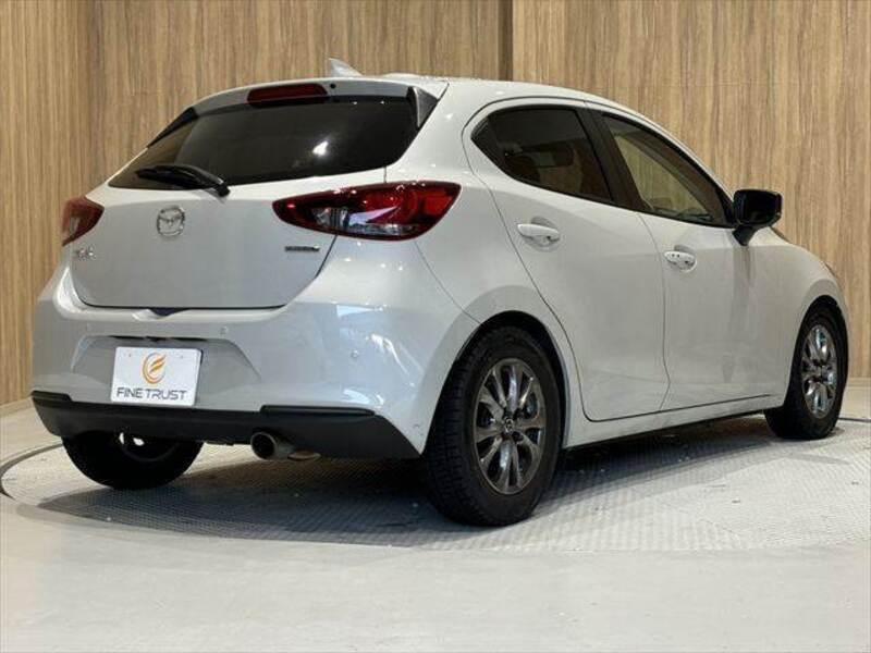 MAZDA2