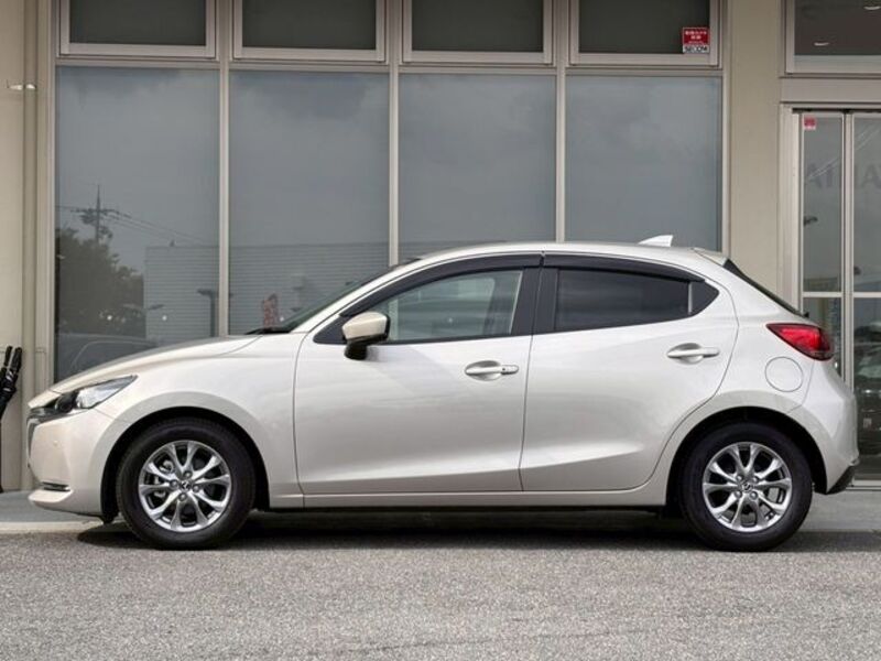 MAZDA2